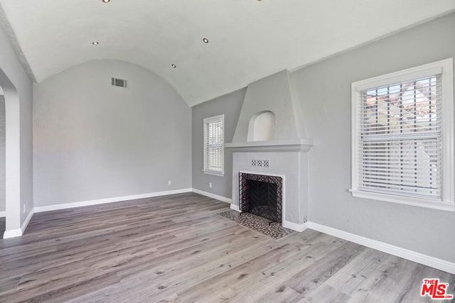 1110 W 80th Street, Los Angeles, CA 90044