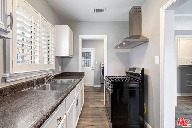 1110 W 80th Street, Los Angeles, CA 90044