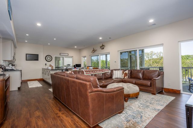 134 Little Creek Lane, Kimberling City, MO 65686