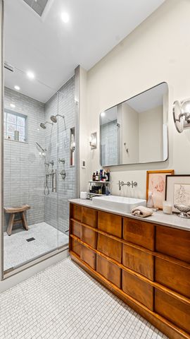 820 W Buckingham Place 1, Chicago, IL 60657