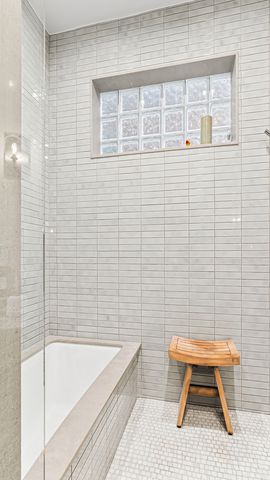 820 W Buckingham Place 1, Chicago, IL 60657