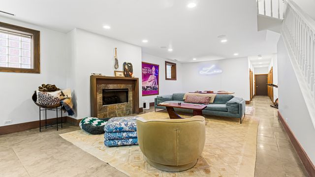 820 W Buckingham Place 1, Chicago, IL 60657