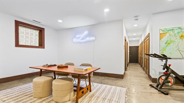 820 W Buckingham Place 1, Chicago, IL 60657