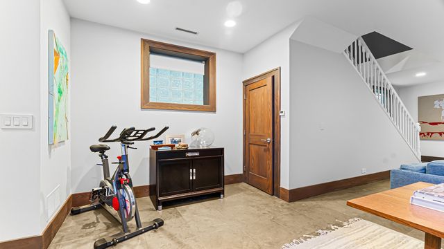 820 W Buckingham Place 1, Chicago, IL 60657