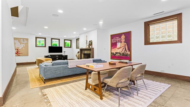 820 W Buckingham Place 1, Chicago, IL 60657