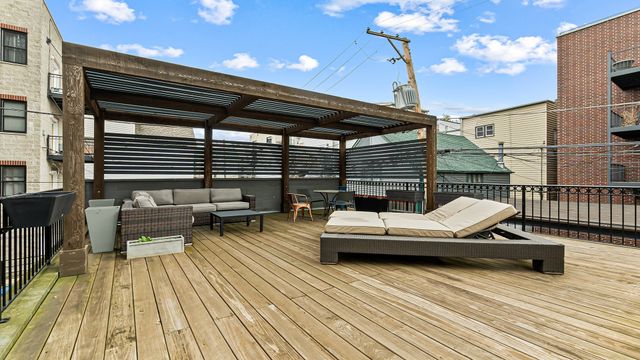 820 W Buckingham Place 1, Chicago, IL 60657