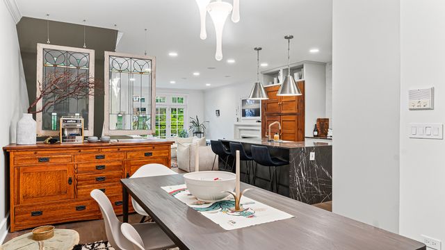 820 W Buckingham Place 1, Chicago, IL 60657