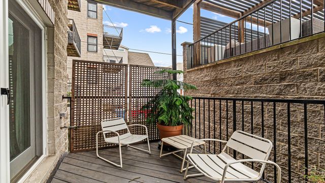 820 W Buckingham Place 1, Chicago, IL 60657