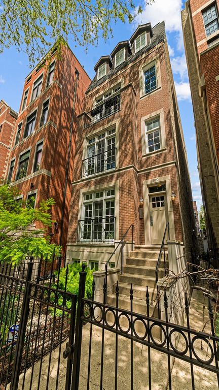 820 W Buckingham Place 1, Chicago, IL 60657