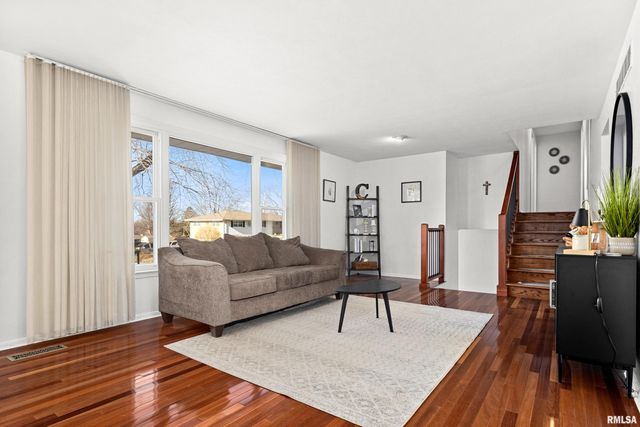 6812 N KIMBERLY Drive, Peoria, IL 61614