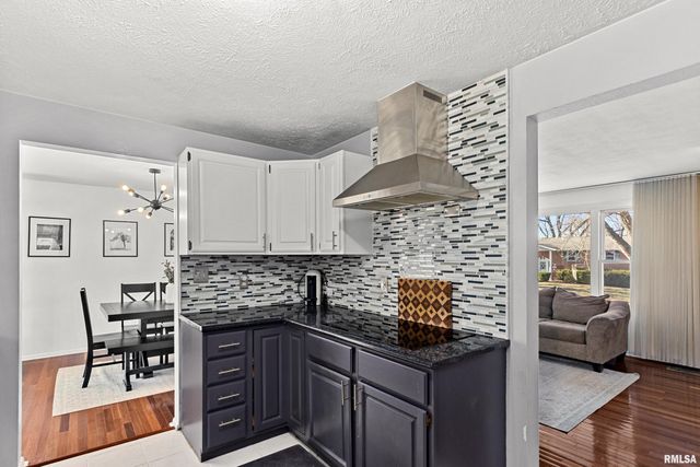 6812 N KIMBERLY Drive, Peoria, IL 61614