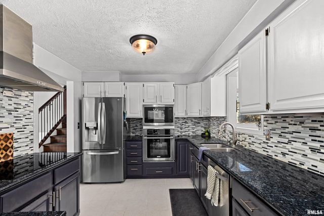 6812 N KIMBERLY Drive, Peoria, IL 61614