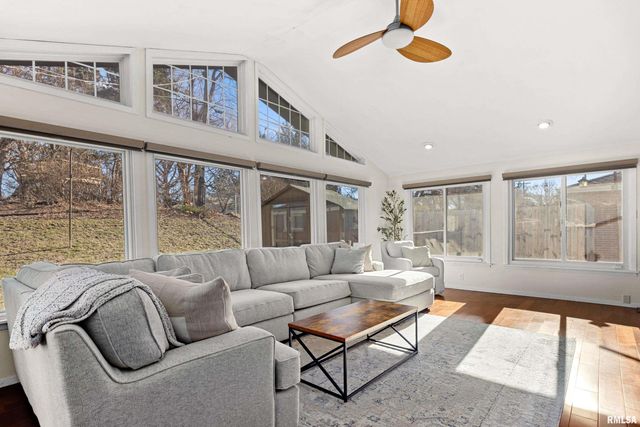 6812 N KIMBERLY Drive, Peoria, IL 61614