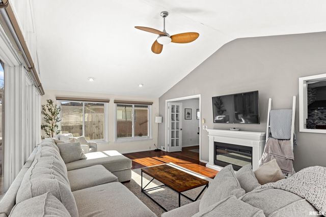 6812 N KIMBERLY Drive, Peoria, IL 61614