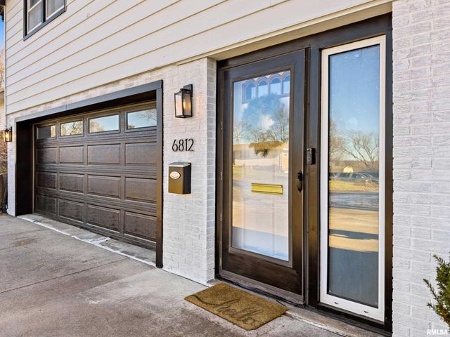 6812 N KIMBERLY Drive, Peoria, IL 61614