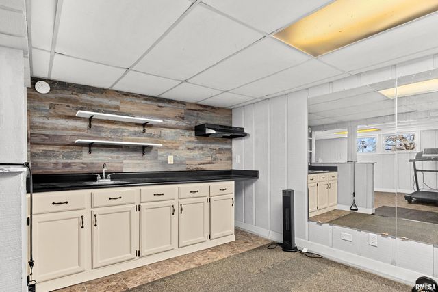 6812 N KIMBERLY Drive, Peoria, IL 61614