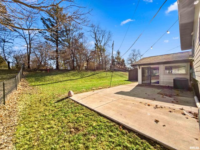 6812 N KIMBERLY Drive, Peoria, IL 61614