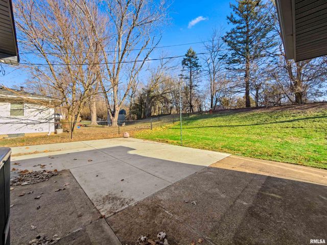 6812 N KIMBERLY Drive, Peoria, IL 61614