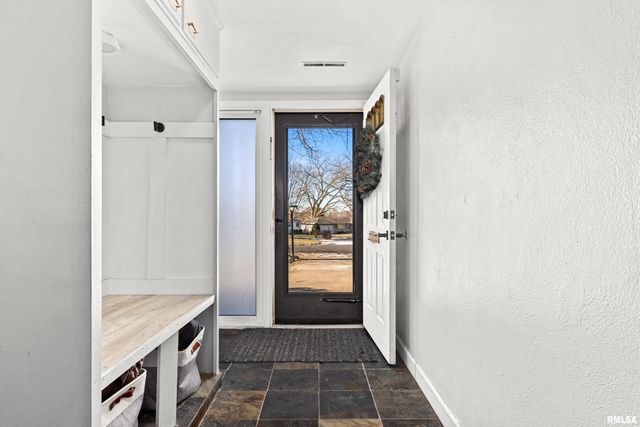 6812 N KIMBERLY Drive, Peoria, IL 61614