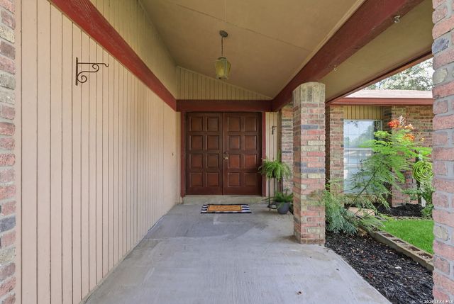 8838 Thatch Dr, San Antonio, TX 78240