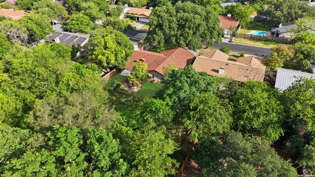 8838 Thatch Dr, San Antonio, TX 78240
