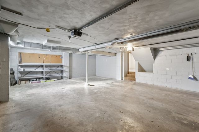 2785 Hastings Dr, Lower Burrell, PA 15068