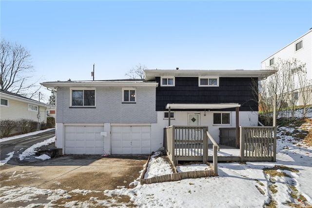 2785 Hastings Dr, Lower Burrell, PA 15068