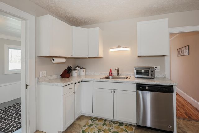 32 Turnpike Street, Pembroke, NH 03275