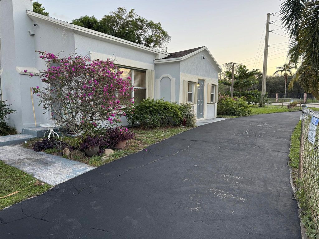701 SW 8th Avenue, Delray Beach, FL 33444