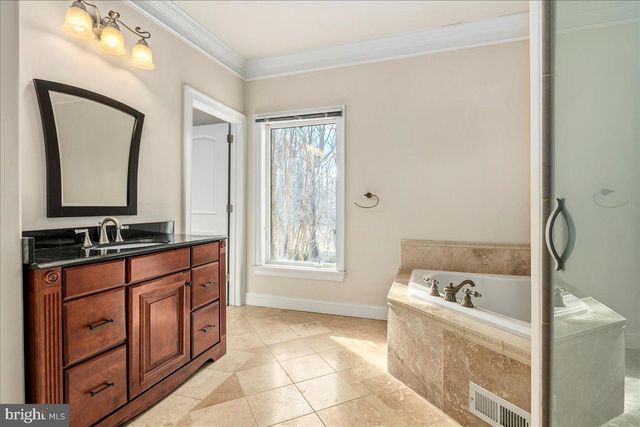 11846 CHAPEL RD, Clifton, VA 20124