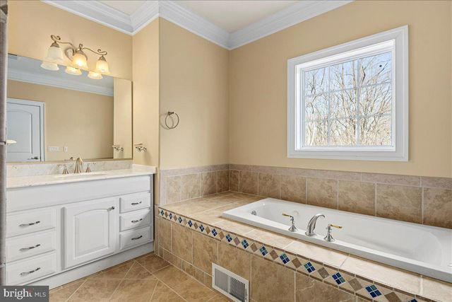 11846 CHAPEL RD, Clifton, VA 20124