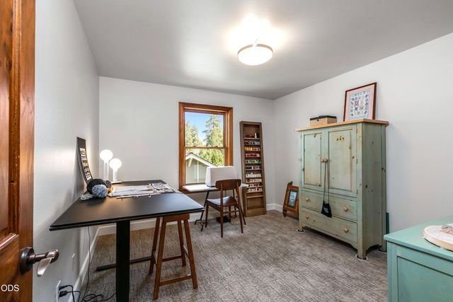 19377 Brookside Way, Bend, OR 97702