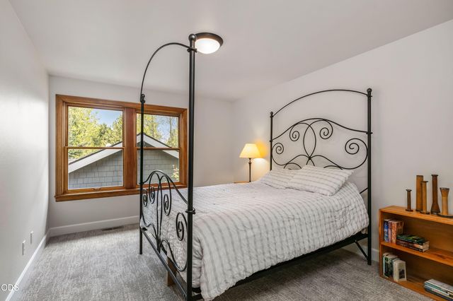 19377 Brookside Way, Bend, OR 97702