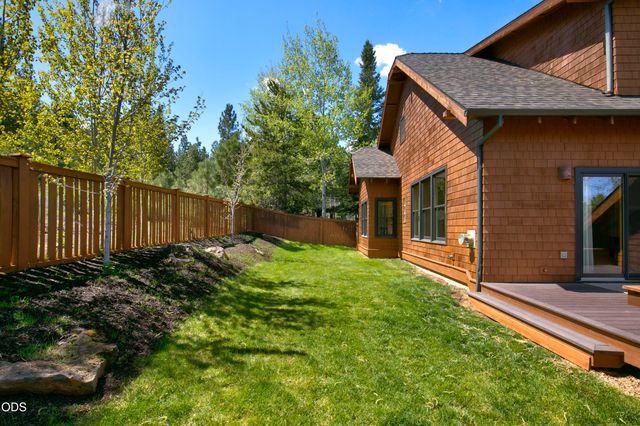 19377 Brookside Way, Bend, OR 97702