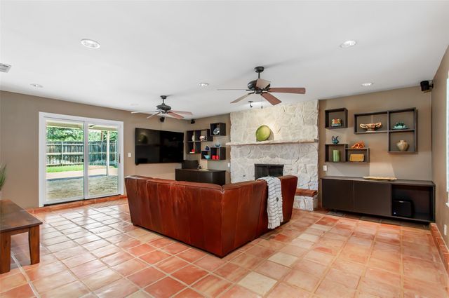 3501 Esplendor Avenue, Irving, TX 75062