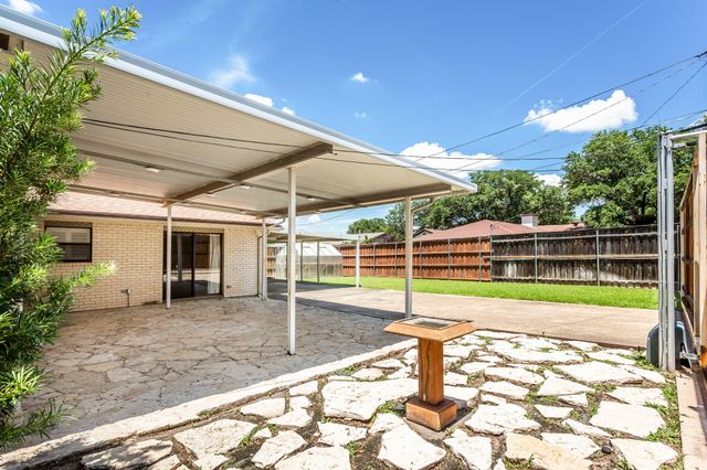 3501 Esplendor Avenue, Irving, TX 75062
