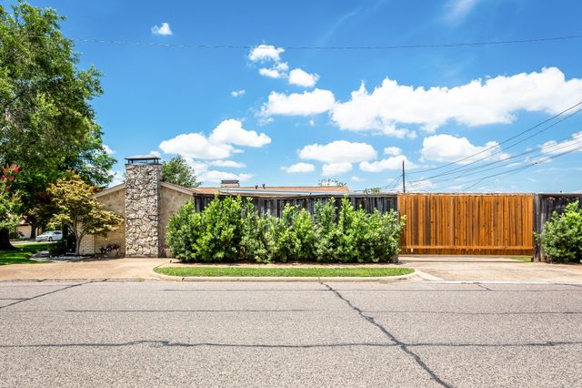 3501 Esplendor Avenue, Irving, TX 75062