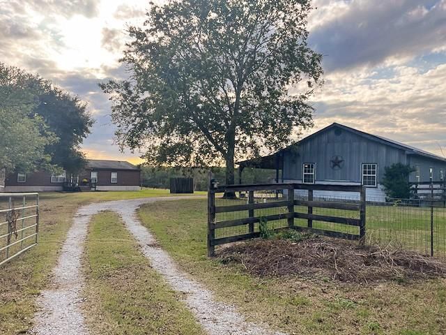 570 Four Notch Road, Huntsville, TX 77340