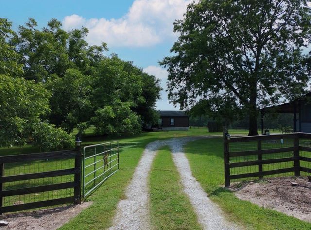 570 Four Notch Road, Huntsville, TX 77340