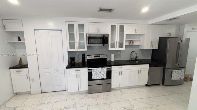 3872 Grand Ave A, Miami, FL 33133