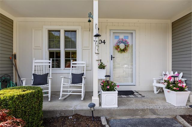 204 Twin Brook Court, Carmel, NY 10512