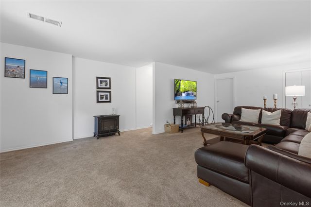 204 Twin Brook Court, Carmel, NY 10512