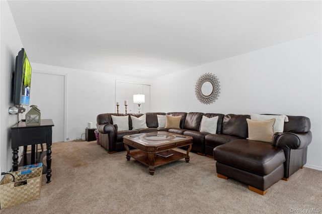 204 Twin Brook Court, Carmel, NY 10512