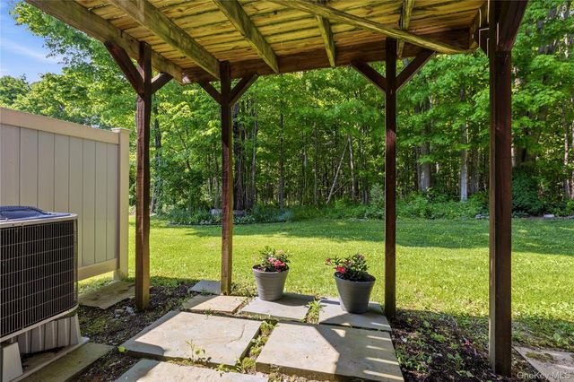 204 Twin Brook Court, Carmel, NY 10512