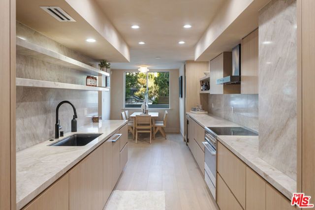818 N Doheny Drive 205, West Hollywood, CA 90069