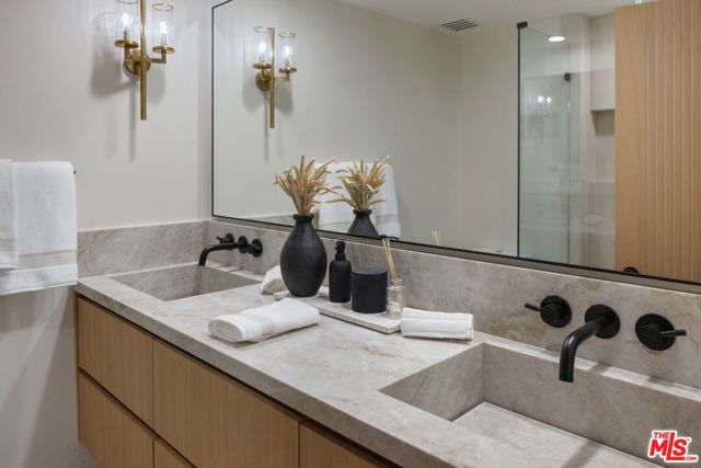 818 N Doheny Drive 205, West Hollywood, CA 90069
