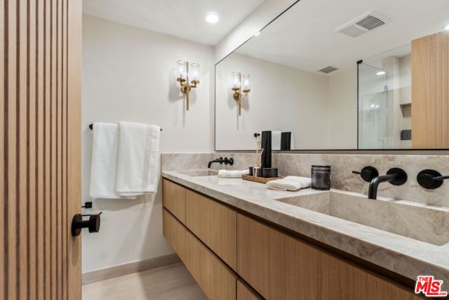 818 N Doheny Drive 205, West Hollywood, CA 90069