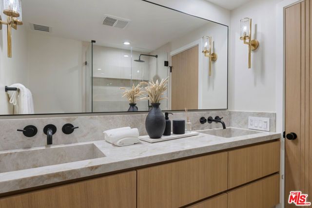 818 N Doheny Drive 205, West Hollywood, CA 90069