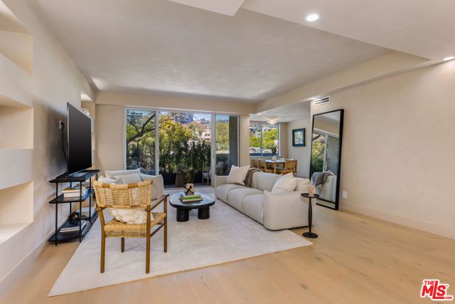 818 N Doheny Drive 205, West Hollywood, CA 90069