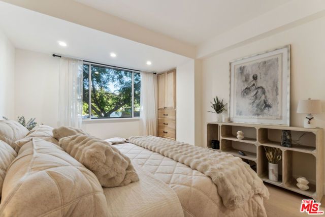 818 N Doheny Drive 205, West Hollywood, CA 90069